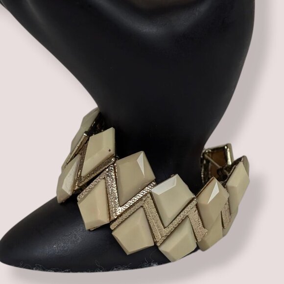 (2/$20) Beige Stone Stretch Bracelet - Picture 3 of 5